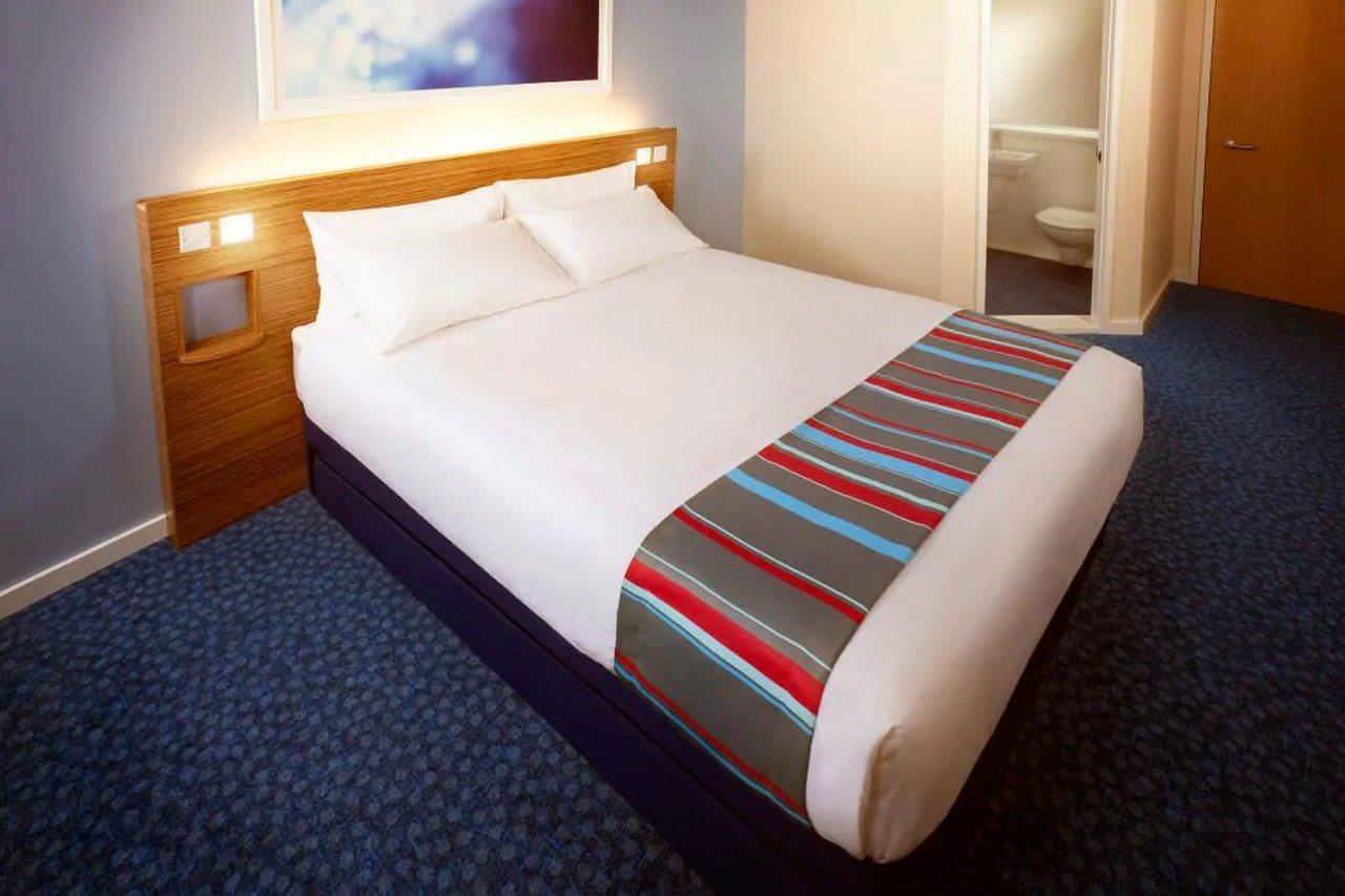 Travelodge Dundee Strathmore Avenue Exterior photo