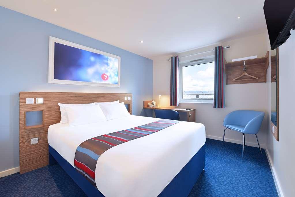 Travelodge Dundee Strathmore Avenue Room photo